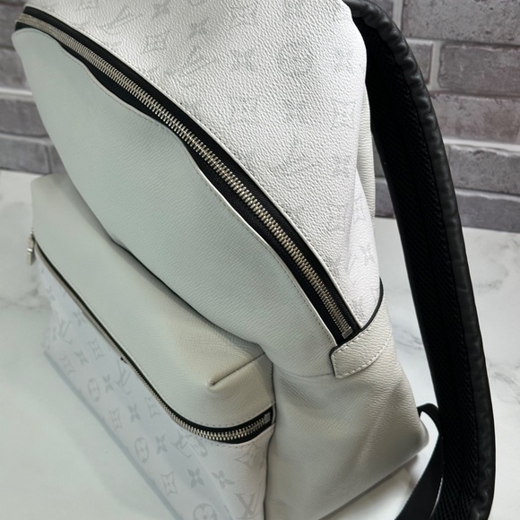 Louis Vuitton Discovery Backpack - Picture 6 of 9